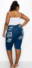 Load image into Gallery viewer, Curve Hugging Bermuda Jeans
